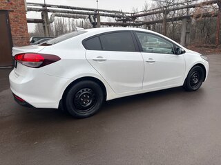 2018 Kia Cerato III Рестайлинг (Classic), белый, 1299000 рублей, вид 4