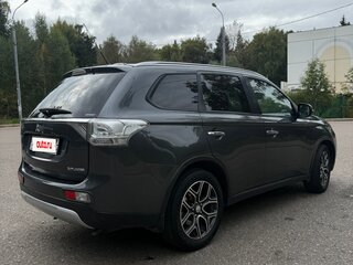2014 Mitsubishi Outlander III Рестайлинг, серебристый, 1650000 рублей, вид 3