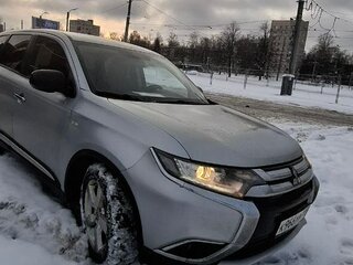 2017 Mitsubishi Outlander III Рестайлинг 2, серебристый, 1300000 рублей, вид 2
