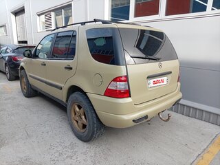 1998 Mercedes-Benz M-Класс 320 I (W163), бежевый, 375000 рублей, вид 2
