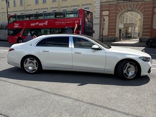 2022 Mercedes-Benz Maybach S-Класс 580 II (Z223), белый, 18000000 рублей, вид 2