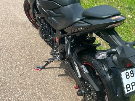 2021 Suzuki GSX-S 750, чёрный, 815000 рублей, вид 4