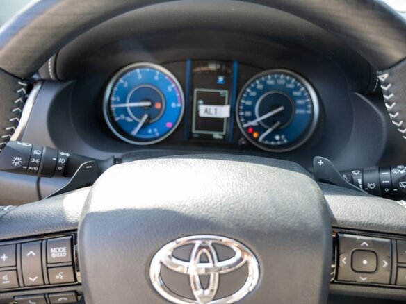 2025 Toyota Fortuner II Рестайлинг, белый, 5780548 рублей - вид 12