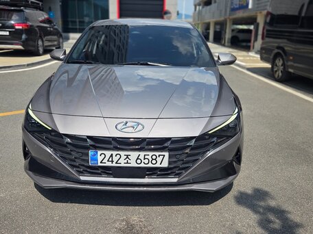 2023 Hyundai Avante VII, серебристый, 1740000 рублей, вид 2