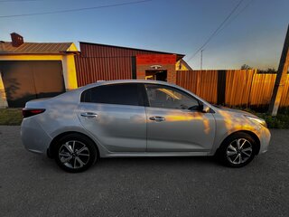 2019 Kia Rio IV, серебристый, 1500000 рублей, вид 2