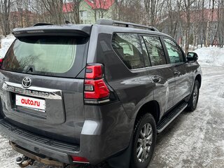 2019 Toyota Land Cruiser Prado 150 Series Рестайлинг 2, серый, 4450000 рублей, вид 3