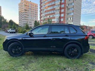 2022 Volkswagen Tiguan II Рестайлинг, чёрный, 3050000 рублей, вид 5