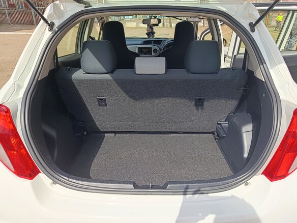 2014 Toyota Vitz III (XP130) Рестайлинг, белый, 999999 рублей - вид 10