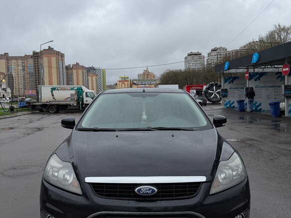 2010 Ford Focus II Рестайлинг, чёрный, 700000 рублей - вид 1