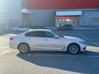 2018 BMW 5 серии 520d xDrive VII (G30/G31/G38), белый, 2999000 рублей, вид 4