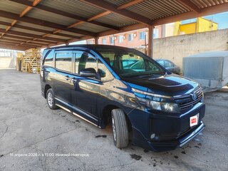 2016 Toyota Voxy III (R80), синий, 2100000 рублей, вид 2