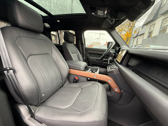 2023 Land Rover Defender 110 II, коричневый, 9190000 рублей - вид 15