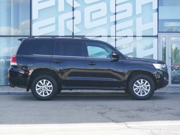 2015 Toyota Land Cruiser 200 Series Рестайлинг 2, чёрный, 5033000 рублей - вид 4