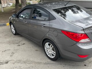 2014 Hyundai Solaris I, серый, 700000 рублей, вид 4