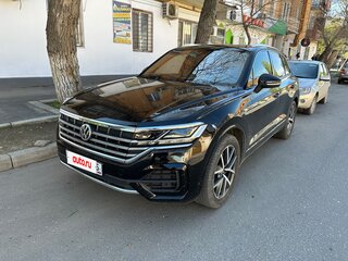 2018 Volkswagen Touareg III, чёрный, 4050000 рублей, вид 1