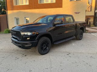 2024 Ram 1500 Crew Cab V Рестайлинг, чёрный, 8799999 рублей, вид 1