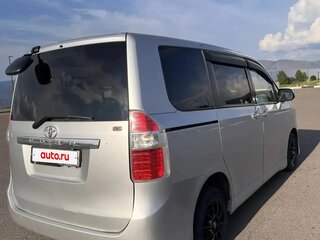2007 Toyota Noah II (R70), серый, 1300000 рублей, вид 4
