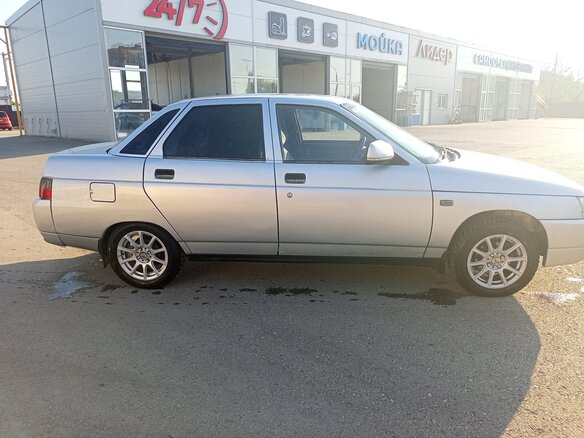 2002 Lada (ВАЗ) 2110, серебристый, 140000 рублей