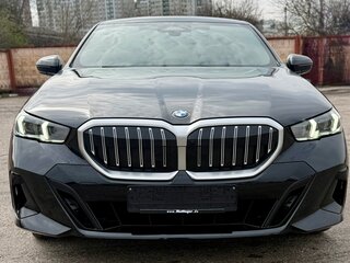 2025 BMW 5 серии 520d xDrive VIII (G60/G61/G68), чёрный, 8200000 рублей, вид 1