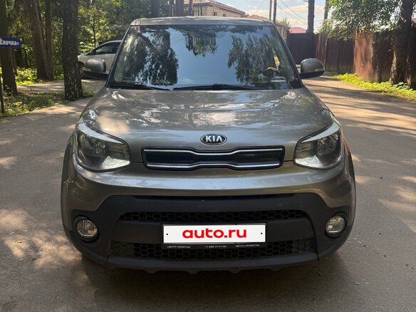 2018 Kia Soul II Рестайлинг, серебристый, 1500000 рублей