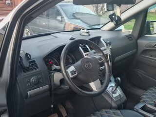 2012 Opel Zafira B Рестайлинг, серебристый, 650000 рублей, вид 4