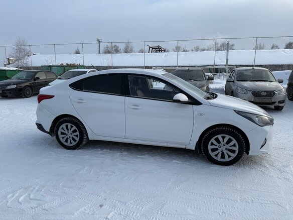 2021 Hyundai Solaris II Рестайлинг, белый, 1650000 рублей - вид 6