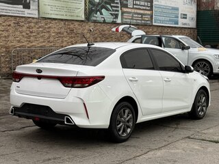 2021 Kia Rio IV Рестайлинг, белый, 1890000 рублей, вид 4
