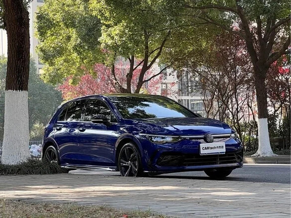 2023 Volkswagen Golf VIII, синий