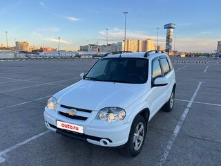 2017 Chevrolet Niva I Рестайлинг, белый, 800000 рублей, вид 1