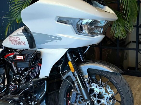 2024 Harley-Davidson CVO Road Glide ST, белый, 4900000 рублей - вид 3