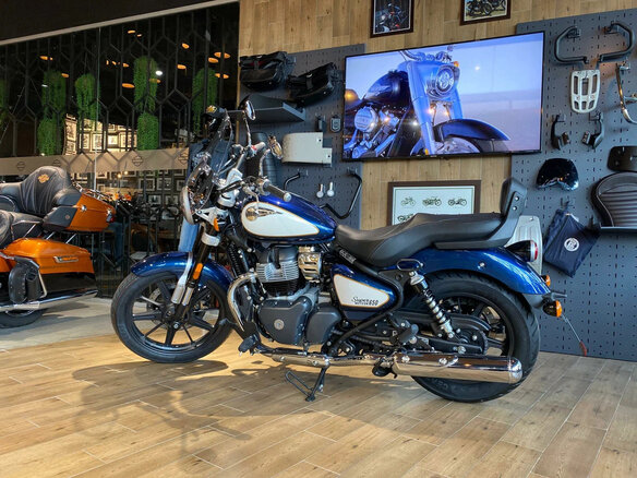 2026 Royal Enfield Super Meteor, синий, 792000 рублей - вид 1