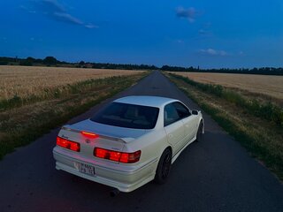 1996 Toyota Mark II VIII (X100), белый, 1100000 рублей, вид 3