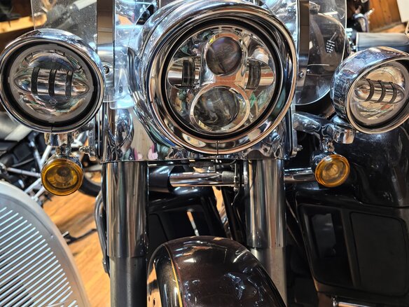 2011 Harley-Davidson Road King, коричневый, 1500000 рублей - вид 4