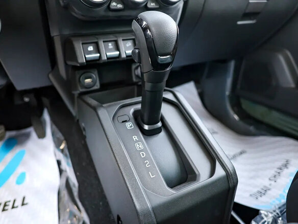 2026 Suzuki Jimny IV, чёрный - вид 12