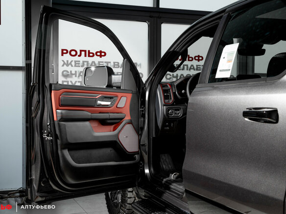 2025 Ram 1500 Crew Cab V Рестайлинг, чёрный - вид 21