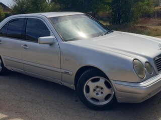 1997 Mercedes-Benz E-Класс 220 II (W210, S210), серебристый, 360000 рублей, вид 2