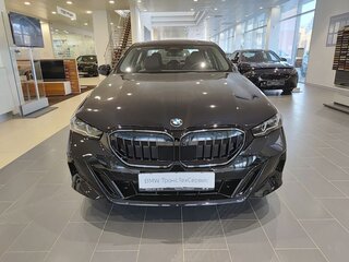 2025 BMW 5 серии Long 530Li xDrive VIII (G60/G61/G68), чёрный, 8050000 рублей, вид 2