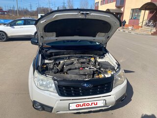 2011 Subaru Forester III Рестайлинг, белый, 900000 рублей, вид 3