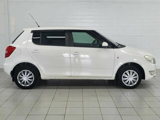 2011 Skoda Fabia II Рестайлинг, белый, 470000 рублей, вид 4