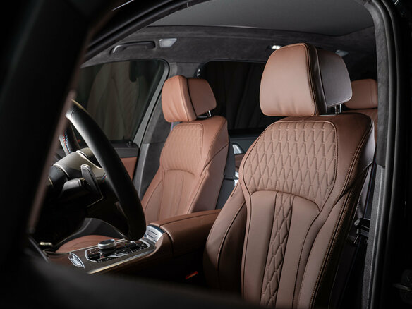 2026 BMW X7 M60i I (G07) Рестайлинг, чёрный, 22290000 рублей - вид 12