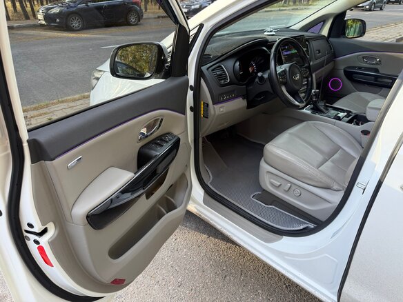 2016 Kia Carnival III, белый, 2800000 рублей - вид 8