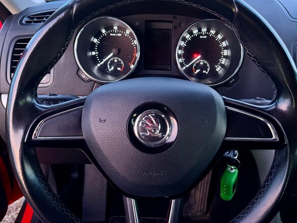 2014 Skoda Yeti I Рестайлинг, красный, 1150000 рублей - вид 6