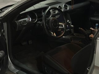 2020 Ford Mustang VI Рестайлинг, серебристый, 1990000 рублей, вид 4