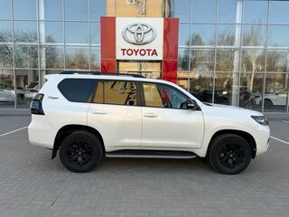 2021 Toyota Land Cruiser Prado 150 Series Рестайлинг 3, белый, 6240000 рублей, вид 3