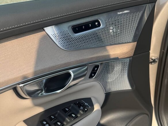 2026 Volvo XC90 B6 II Рестайлинг 2, бежевый, 9680000 рублей - вид 12