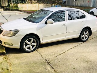 2013 Skoda Octavia II (A5) Рестайлинг, белый, 550000 рублей, вид 4