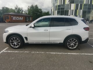 2023 BMW X5 40i IV (G05/G18) Рестайлинг, белый, 8550000 рублей, вид 3