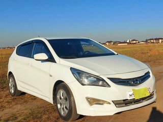 2015 Hyundai Solaris I Рестайлинг, белый, 800000 рублей, вид 1