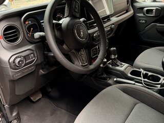 2025 Jeep Wrangler IV (JL) Рестайлинг, чёрный, 7300000 рублей, вид 5