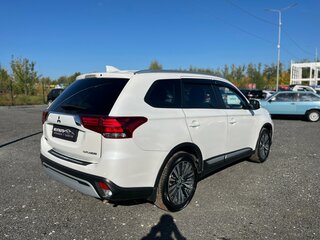 2020 Mitsubishi Outlander III Рестайлинг 3, белый, 2298000 рублей, вид 5